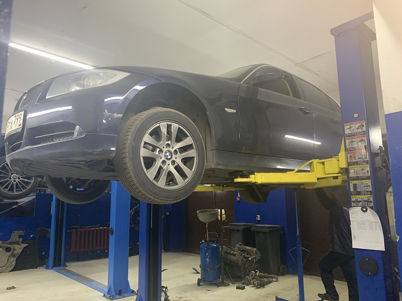 Замена сайлентблоков заднего редуктора БМВ