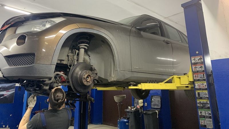 Замена сайлентблоков подрамника БМВ