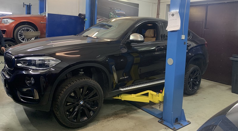 Замена передних амортизаторов (стоек) БМВ