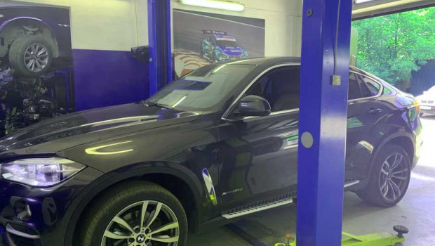 Замена тормозной жидкости на X6