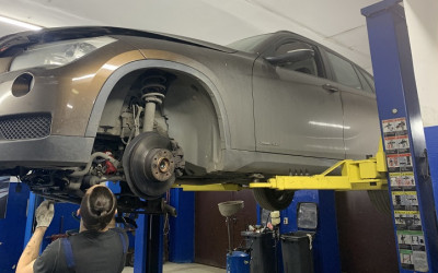 Замена сайлентблоков подрамника БМВ